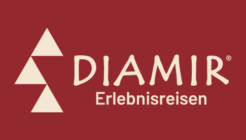 Logo von DIAMIR Erlebnisreisen mit stilisierten Dreiecken auf rotem Hintergrund