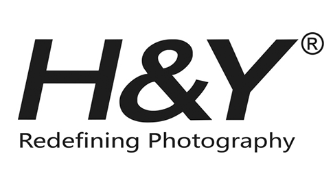 H&Y-Logo in schwarzer Schrift mit dem Slogan ‚Redefining Photography‘ darunter
