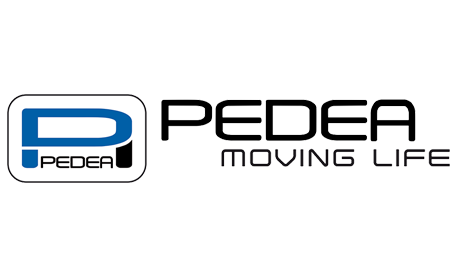 Logo von PEDEA: Blauer Buchstabe „P“ in stilisierter Form links, schwarzer Schriftzug „PEDEA Moving Life“ auf weißem Hintergrund