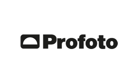 Logo von Profoto: Schwarzer Schriftzug „Profoto“ mit halbrundem Lichtsymbol auf weißem Hintergrund
