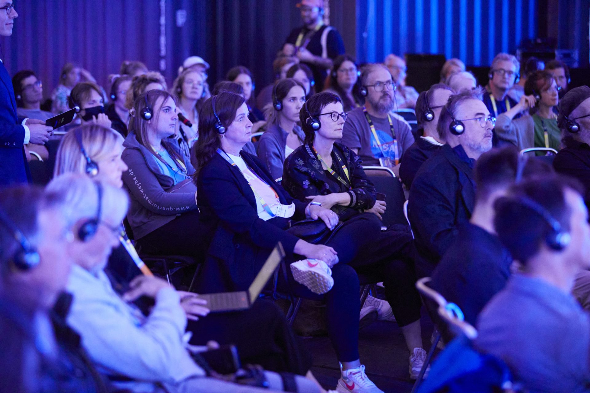Inspiration und Fokus – Konferenzstimmung erleben Eindrucksvolle Konferenzatmosphäre mit gespanntem Publikum – ein Vorgeschmack auf den PROFI SUMMIT der Imaging World 2025.